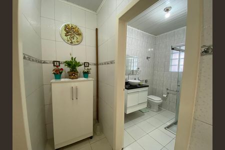 Casa à venda com 100m², 4 quartos e 2 vagasBanheiro 1