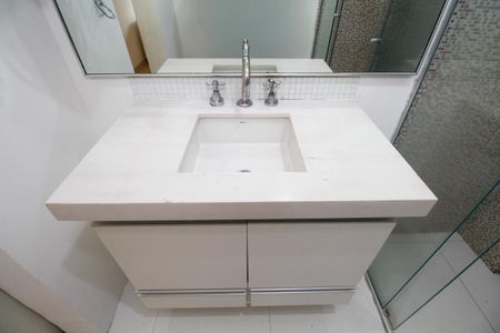 Apartamento à venda com 73m², 2 quartos e 1 vagaBanheiro da Suíte