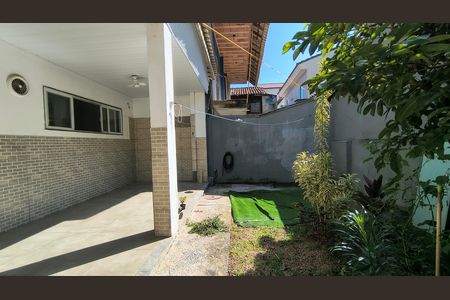Casa de condomínio à venda com 128m², 4 quartos e 1 vaga Casa de condomínio à venda com 128m², 4 quartos e 1 vagaQuintal