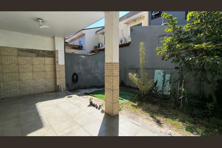 Casa de condomínio à venda com 128m², 4 quartos e 1 vaga Casa de condomínio à venda com 128m², 4 quartos e 1 vagaQuintal