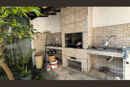 Casa de condomínio à venda com 128m², 4 quartos e 1 vaga Casa de condomínio à venda com 128m², 4 quartos e 1 vagaQuintal
