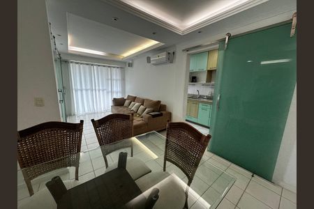 Apartamento à venda com 70m², 1 quarto e 1 vaga Apartamento à venda com 70m², 1 quarto e 1 vagaSala