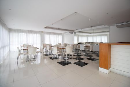 Apartamento à venda com 65m², 3 quartos e 1 vaga Apartamento à venda com 65m², 3 quartos e 1 vagaÁrea comum - Salão de festas