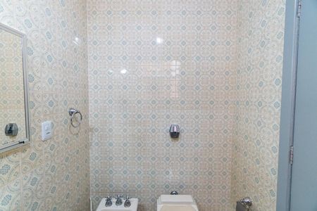 Casa à venda com 243m², 4 quartos e 3 vagas Casa à venda com 243m², 4 quartos e 3 vagasBanheiro 2