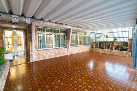 Casa à venda com 243m², 4 quartos e 3 vagas Casa à venda com 243m², 4 quartos e 3 vagasGaragem