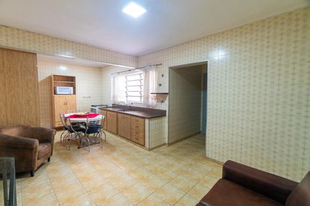 Casa à venda com 243m², 4 quartos e 3 vagas Casa à venda com 243m², 4 quartos e 3 vagasCozinha