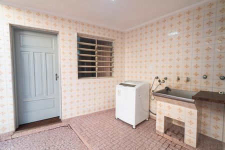 Casa à venda com 243m², 4 quartos e 3 vagas Casa à venda com 243m², 4 quartos e 3 vagasÁrea de Serviço