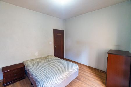 Casa à venda com 243m², 4 quartos e 3 vagas Casa à venda com 243m², 4 quartos e 3 vagasQuarto 1