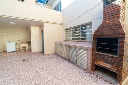 Casa à venda com 243m², 4 quartos e 3 vagas Casa à venda com 243m², 4 quartos e 3 vagasChurrasqueira