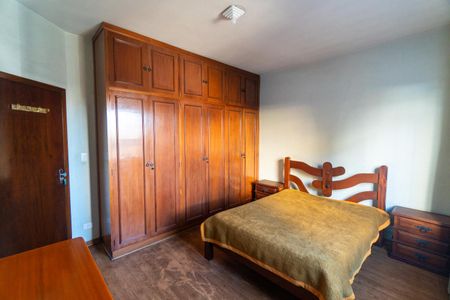 Casa à venda com 243m², 4 quartos e 3 vagas Casa à venda com 243m², 4 quartos e 3 vagasQuarto 2