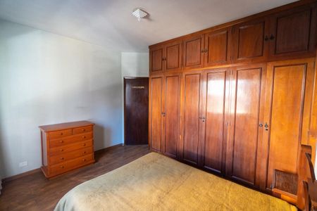 Casa à venda com 243m², 4 quartos e 3 vagas Casa à venda com 243m², 4 quartos e 3 vagasQuarto 2