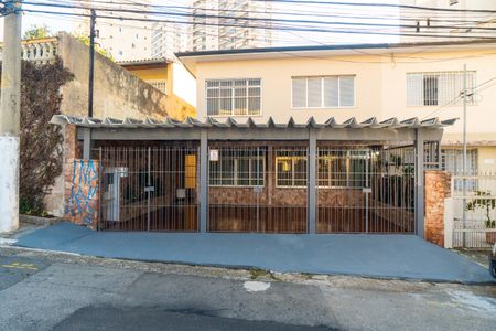 Casa à venda com 243m², 4 quartos e 3 vagas Casa à venda com 243m², 4 quartos e 3 vagasFachada