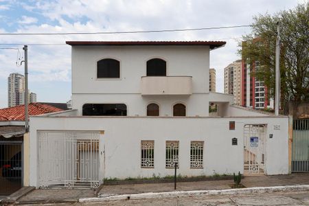 Casa para alugar com 330m², 3 quartos e 5 vagasFachada + plaquinha