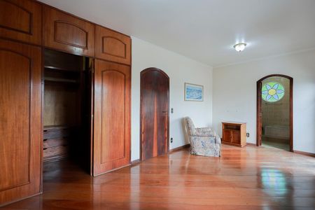 Casa para alugar com 330m², 3 quartos e 5 vagasSuíte