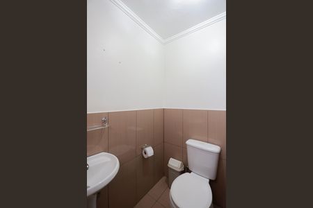 Casa para alugar com 330m², 3 quartos e 5 vagasLavabo da garagem