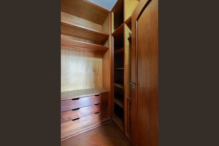 Casa para alugar com 330m², 3 quartos e 5 vagasCloset da suíte