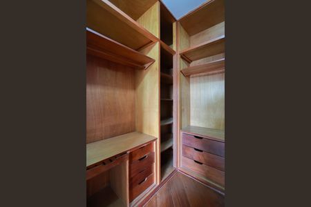 Casa para alugar com 330m², 3 quartos e 5 vagasCloset da suíte