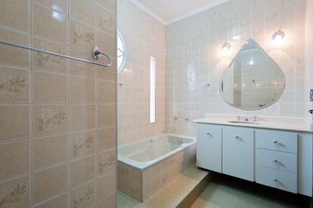 Casa para alugar com 330m², 3 quartos e 5 vagasBanheiro da suíte