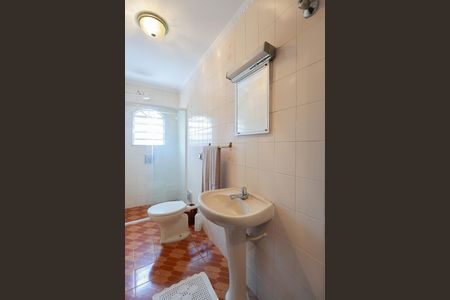 Casa para alugar com 330m², 3 quartos e 5 vagasBanheiro de serviço