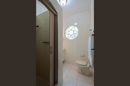 Casa para alugar com 330m², 3 quartos e 5 vagasBanheiro social