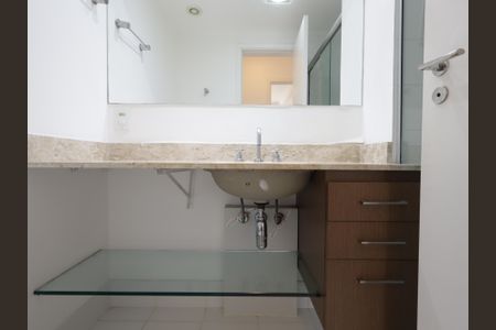 Apartamento para alugar com 70m², 2 quartos e 2 vagasBanheiro social