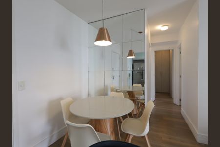 Apartamento para alugar com 70m², 2 quartos e 2 vagasSala