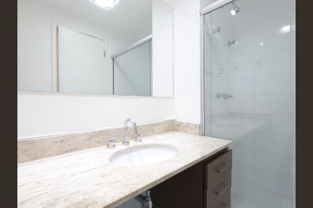 Apartamento para alugar com 70m², 2 quartos e 2 vagasBanheiro social