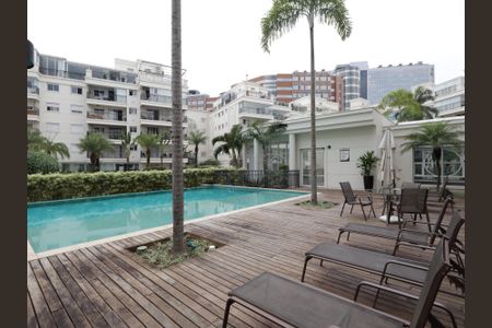 Apartamento para alugar com 70m², 2 quartos e 2 vagasÁrea comum - Piscina