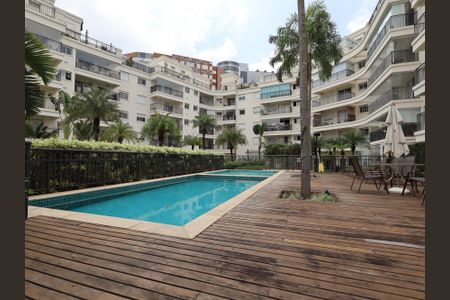 Apartamento para alugar com 70m², 2 quartos e 2 vagasÁrea comum - Piscina