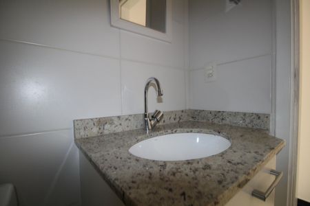 Banheiro social de apartamento à venda com 2 quartos, 56m² em Vila Andrade, São Paulo