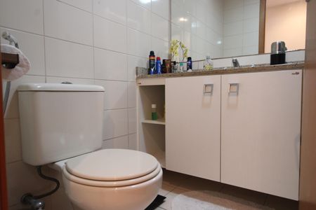 Apartamento à venda com 157m², 3 quartos e 2 vagasBanheiro da suíte