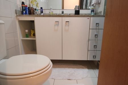 Apartamento à venda com 157m², 3 quartos e 2 vagasBanheiro da suíte