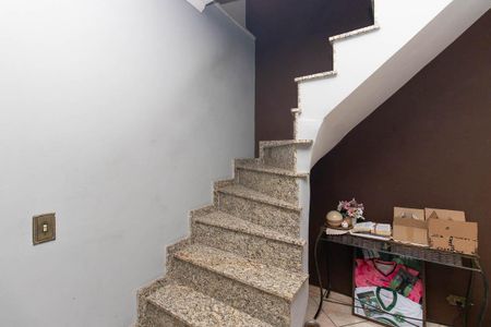 Casa à venda com 103m², 3 quartos e 4 vagasEscada