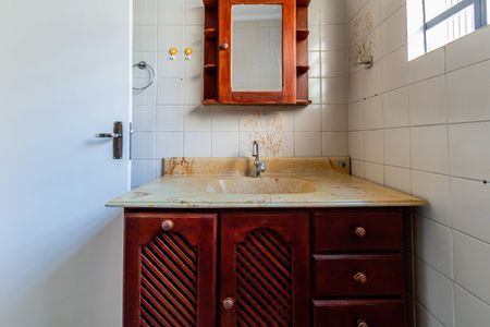 Casa para alugar com 176m², 3 quartos e 1 vaga Casa para alugar com 176m², 3 quartos e 1 vagaBanheiro social