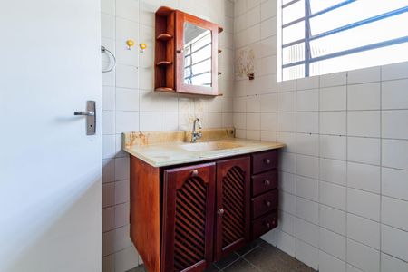 Casa para alugar com 176m², 3 quartos e 1 vaga Casa para alugar com 176m², 3 quartos e 1 vagaBanheiro social