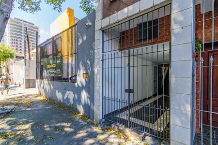 Casa para alugar com 176m², 3 quartos e 1 vaga Casa para alugar com 176m², 3 quartos e 1 vagaFachada