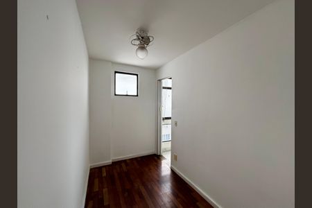 Apartamento à venda com 121m², 3 quartos e 2 vagasQuarto de serviço