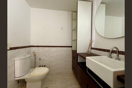 Apartamento à venda com 121m², 3 quartos e 2 vagasBanheiro social