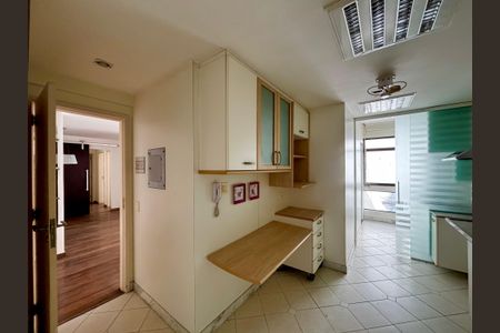 Apartamento à venda com 121m², 3 quartos e 2 vagasCozinha