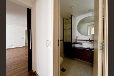 Apartamento à venda com 121m², 3 quartos e 2 vagasBanheiro social