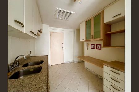 Apartamento à venda com 121m², 3 quartos e 2 vagasCozinha