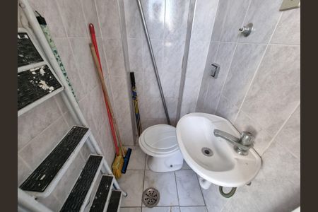 Apartamento para alugar com 83m², 2 quartos e sem vaga Apartamento para alugar com 83m², 2 quartos e sem vagaBanheiro de Serviço