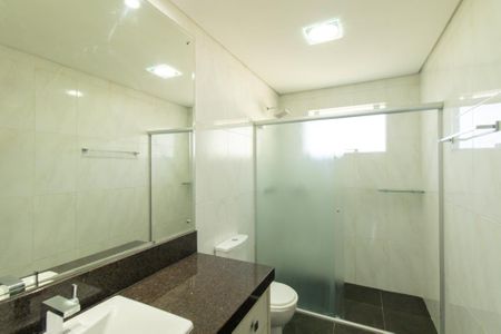 Casa para alugar com 157m², 3 quartos e 2 vagas Casa para alugar com 157m², 3 quartos e 2 vagasBanheiro da Suite
