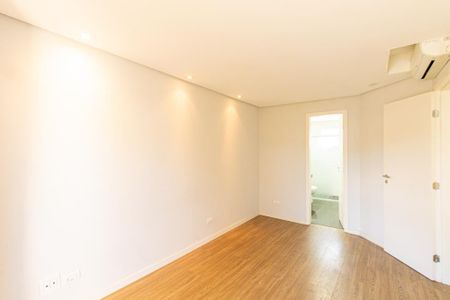 Suíte  de casa à venda com 3 quartos, 157m² em Campo Comprido, Curitiba