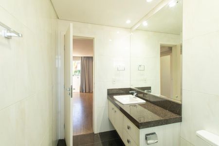 Casa para alugar com 157m², 3 quartos e 2 vagas Casa para alugar com 157m², 3 quartos e 2 vagasBanheiro da Suite