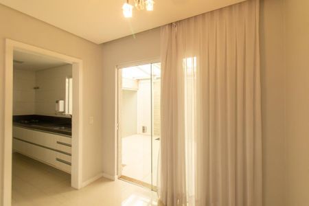 Sala de casa à venda com 3 quartos, 157m² em Campo Comprido, Curitiba