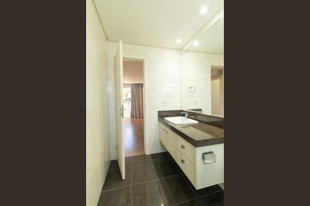 Casa para alugar com 157m², 3 quartos e 2 vagas Casa para alugar com 157m², 3 quartos e 2 vagasBanheiro da Suite