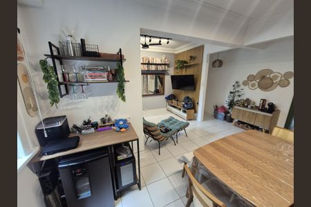 Apartamento à venda com 110m², 4 quartos e 1 vaga Apartamento à venda com 110m², 4 quartos e 1 vagaSala