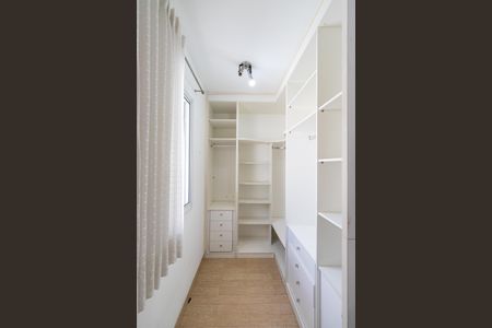 Casa de condomínio à venda com 250m², 3 quartos e 3 vagasSuíte 2