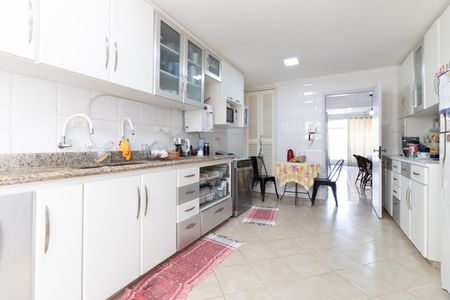 Casa à venda com 340m², 5 quartos e 1 vagaCozinha 